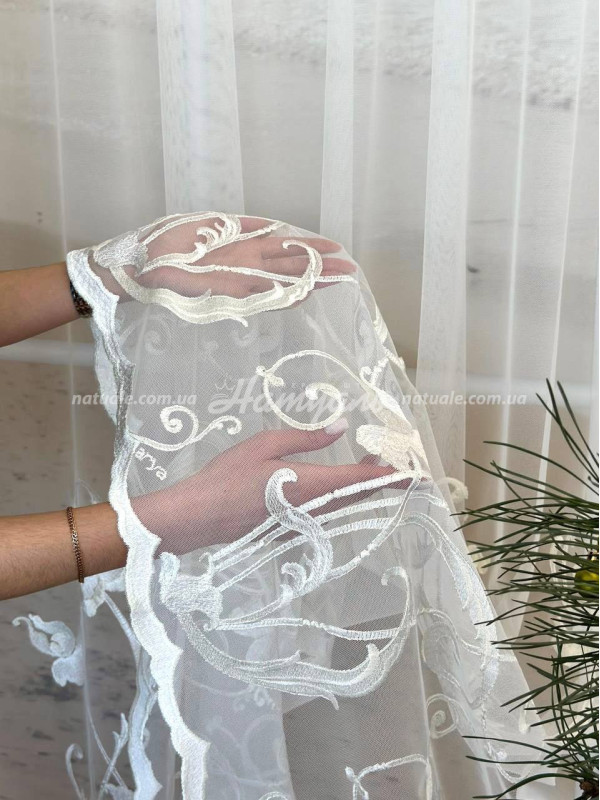 Тюль-сетка грек вышитая гладью 3D Ирис молочный