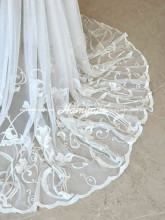 Тюль-сетка грек вышитая гладью 3D Ирис молочный