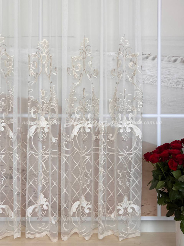 Тюль вишитий зі стразами та оксамитом Евеліна молочний+крем